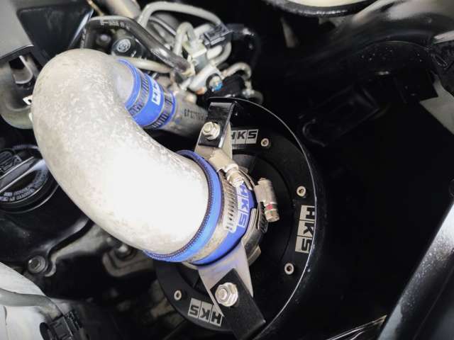 HKS　レーシングサクションを装着して吸気効率の向上やトルクの向上などします。
