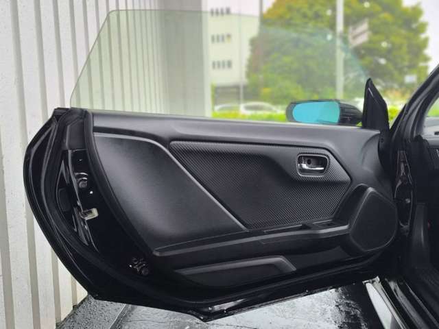 擦れ・汚れが無くキレイな助手席ドア内張★