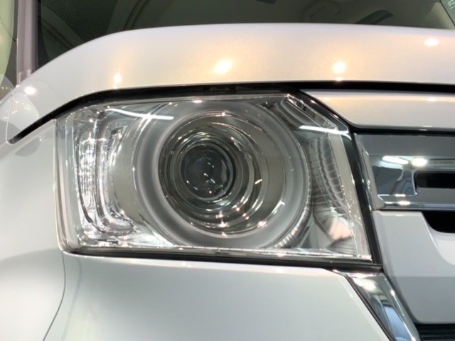 LEDヘッドライトは、点灯の瞬間から最大光量を発揮し、突然暗くなるトンネルなどでの安定感を高めます。