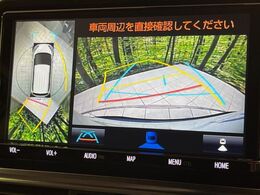 【パノラミックビューモニター】専用のカメラにより、上から見下ろしたような視点で360度クルマの周囲を確認することができます☆死角部分も確認しやすく、狭い場所での切り返しや駐車もスムーズに行えます。