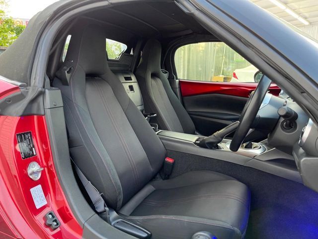 運転席シート廻りは使用感も少なく、良好な状態となっています。丁寧に使われていたことがよくわかりますね。