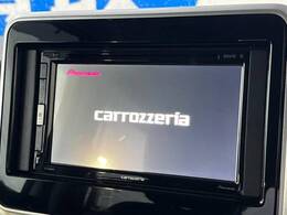 【ディスプレイオーディオ】お持ちのスマホやMP3プレイヤーとの無線接続で音楽再生が可能！コードで繋ぐわずらわしさも無く、手軽にお気に入りの音楽を楽しめます。