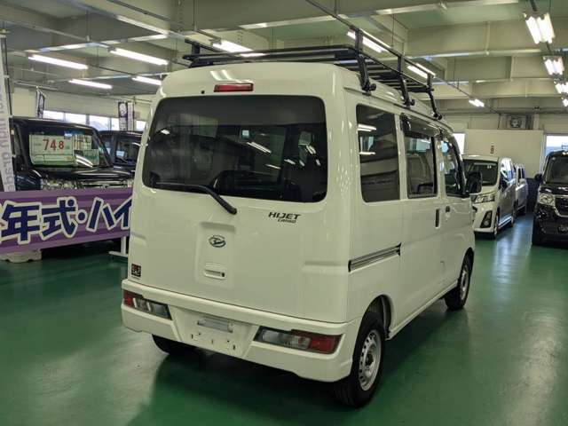 当社のアフターサービスですが、鈑金・塗装の自社工場をはじめ、自社の車検整備工場がございます。