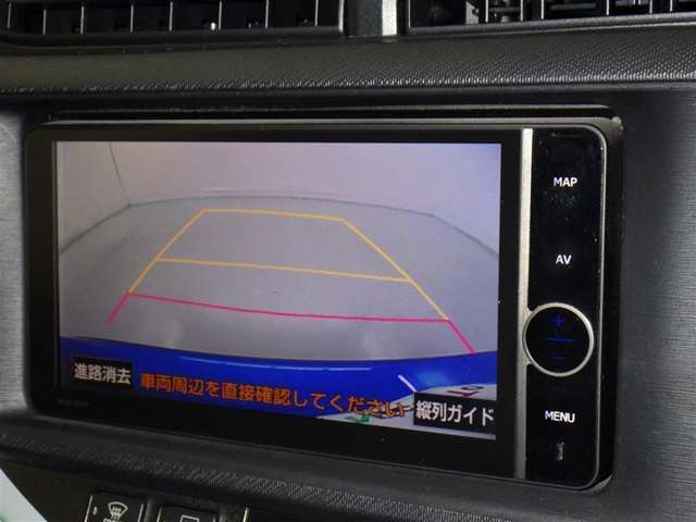 バックモニターも装備しております。バックギアに入れるとナビ画面に車の後方が映し出されます。これで後方確認も安心！