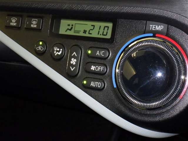 【オートエアコン】お好みの温度に設定して頂くと、車内の温度を自動調整♪快適にクルマの中を過ごして頂けます。