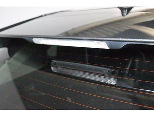 目線の高さに近いストップランプが、後続車にブレーキを踏んだことを知らせるので安全性もUPします。