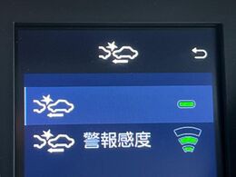 【トヨタセーフティセンス】走行中に前方の車両等を認識し、衝突しそうな時は警報とブレーキで衝突回避と被害軽減をアシスト。より安全にドライブをお楽しみいただけます。