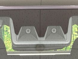 【スマートアシスト】走行中に前方の車両等を認識し、衝突しそうな時は警報とブレーキで衝突回避と被害軽減をアシスト。より安全にドライブをお楽しみいただけます。