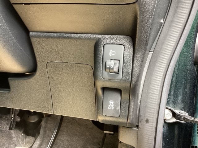VSA（横滑り抑制）は滑りやすい路面・カーブを走っている時に起こりがちな横滑りをコンピューター制御で抑制し、運転にゆとりをもたらします。