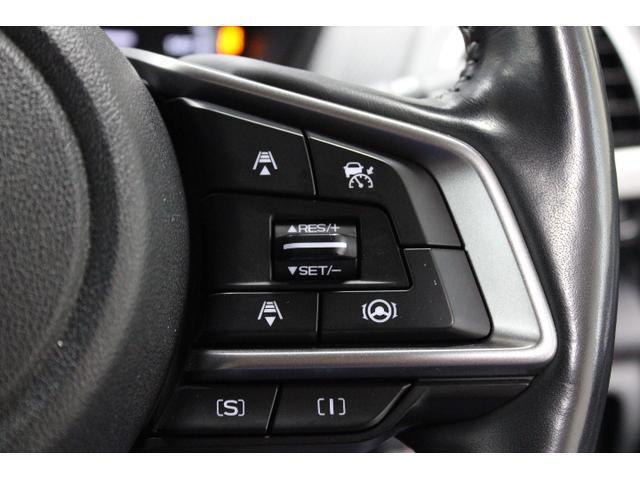 全車速域追従クルーズコントロールのほか、車両のキャラクターを変更できる「ドライブモードセレクター」のスイッチをステアリング右側に装備。