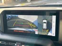 【パノラミックビューモニター】専用のカメラにより、上から見下ろしたような視点で360度クルマの周囲を確認することができます☆死角部分も確認しやすく、狭い場所での切り返しや駐車もスムーズに行えます。