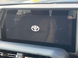 【12.3インチディスプレイオーディオ】スマートフォンと連携が可能な大画面ディスプレイオーディオです。スマートフォンのナビ機能を使用したり、Bluetooth接続で音楽もお楽しみいただけます！