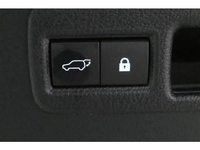 【パワーバックドア】ボタンを押すだけで自動でバックドアの開閉ができます☆