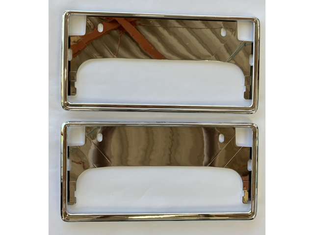 オリジナルナンバーフレームです。メッキがナンバープレートを更に際立たせます！前後セットになります。