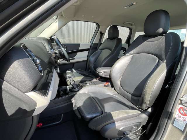 LIBERALAでは多種多様の車種をご用意させていただいております。お客様がご納得いくまで、そのお車の持つ特性を五感すべてで感じ取っていただける場をご提供します。