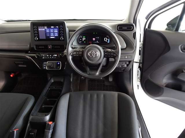 視界良好、操作しやすい運転席です。