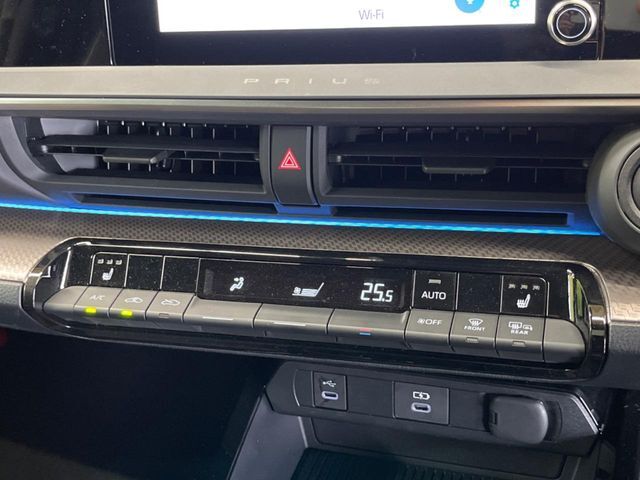 【シートヒーター】運転席/助手席共に温度調節が可能なシートヒーターを装備。季節を問わず快適にドライブできます。