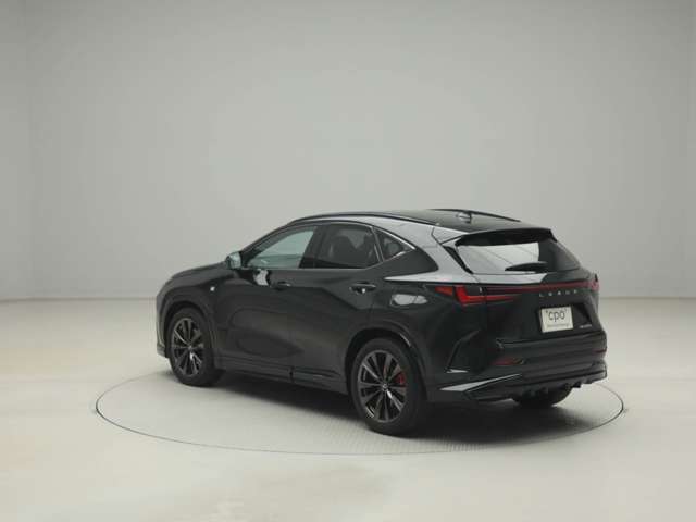 保証期間内はハイブリッド機構の無料修理をお約束します。保証期間は3年間、もしくは初度登録から10年間のいずれか長い方。但し、累計走行距離が20万Km以内