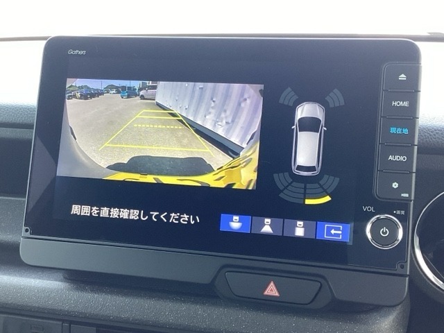 バックカメラも装備しております。車庫入れの苦手なお客様も安心！重宝してくれます！
