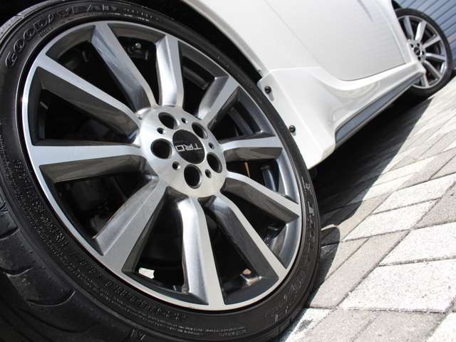 TRD TF6 （定価￥167,200-）18インチアルミホイール！腰下荷重を軽くしてさらに燃費にも貢献します☆