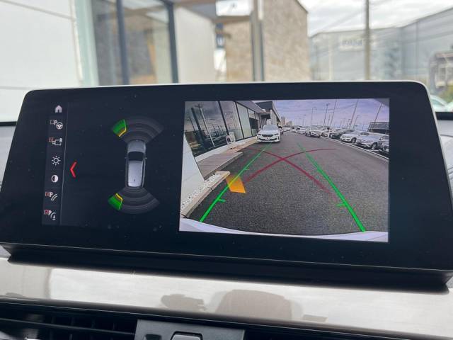 ●バックカメラ：便利な【バックカメラ】で安全確認もできます。駐車が苦手な方にもオススメな便利機能です。