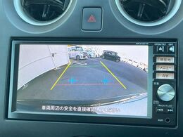 【バックカメラ】駐車時に後方がリアルタイム映像で確認できます。大型商業施設や立体駐車場での駐車時や、夜間のバック時に大活躍！運転スキルに関わらず、今や必須となった装備のひとつです！