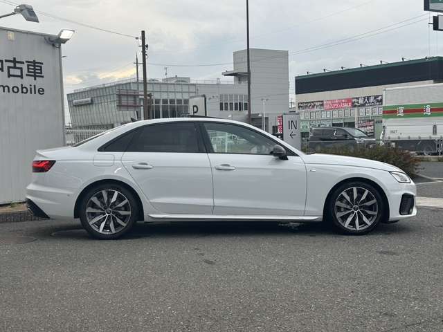 サンルーフ付き。専任の研修を受け熟練したメカニックが大切にご納車整備をさせて頂きます。お客様にご満足・ご納得し、お乗り頂く為にフォーシーズンズグループの追及は日々続きます。