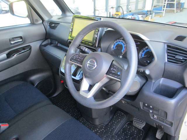 前席での移動がスムースなウォークスルー。