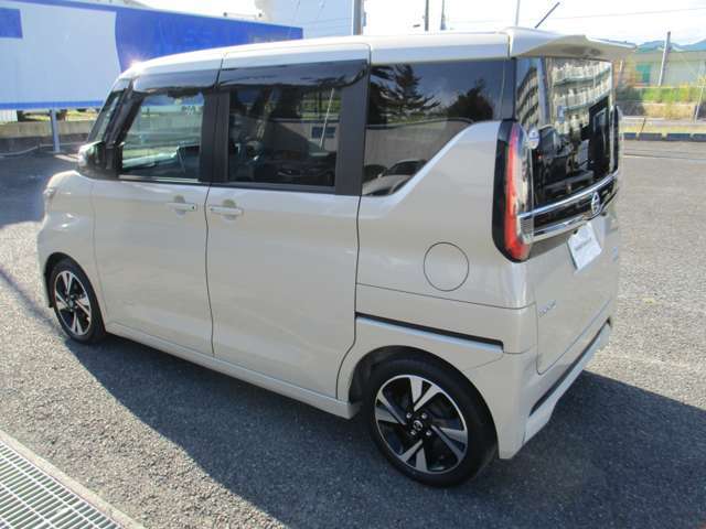 日産では全国4，000ヶ所の拠点での整備が可能です。