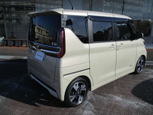 1年間・無料保証（期間中走行距離無制限）付。保証期間をさらに延長したい方のために有料延長保証『ワイド保証プレミアム』がございます。最長3年まで保証を延長できます。（期間中走行距離無制限）