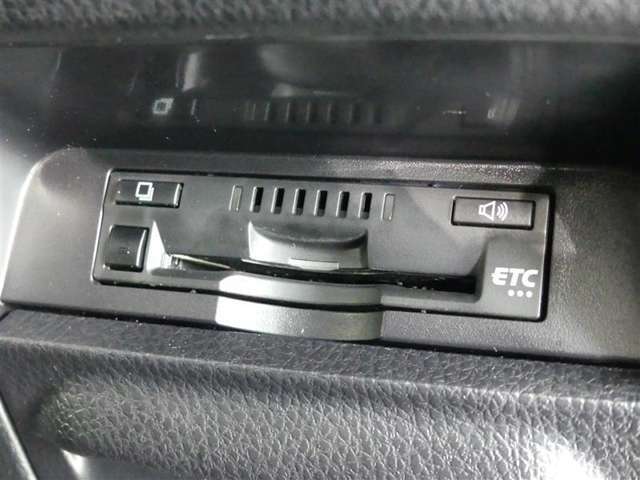 ETC車載器付きです。高速道路の料金所もスムーズに通過できます。