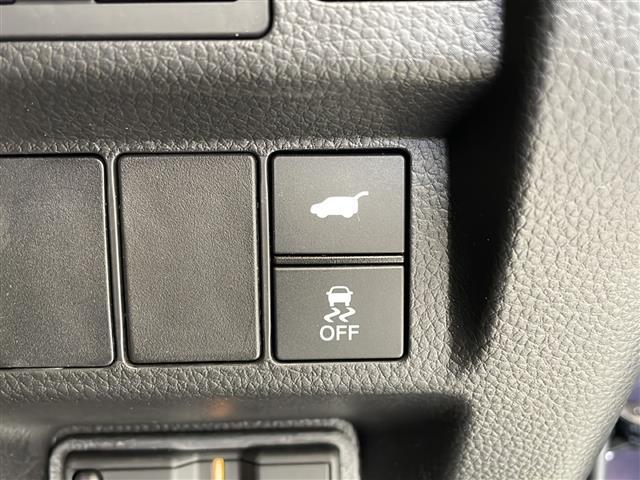 【運転席操作部】『運転席周辺の装備』の画像になります。快適なドライブを楽しむための機能が装備されています！運転席から触れるので使いやすいです！