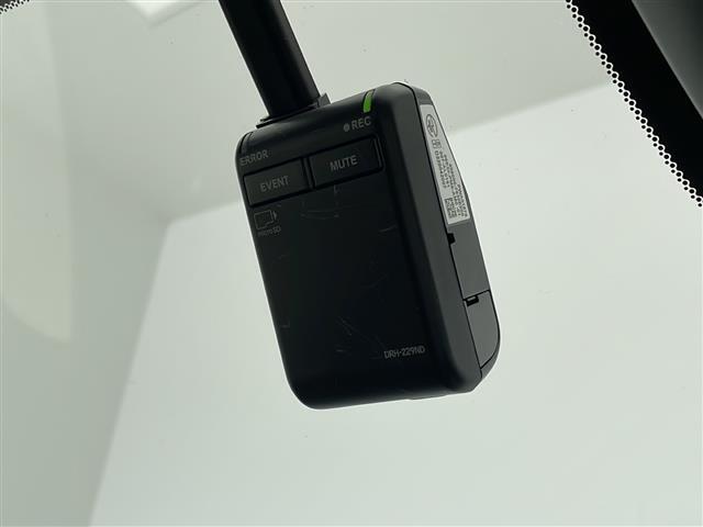 【ドライブレコーダー】映像・音声などの運転中の記録を残します。事故などを起こした起こされた時の証拠になりえますので、もしも時でも安心ですね。