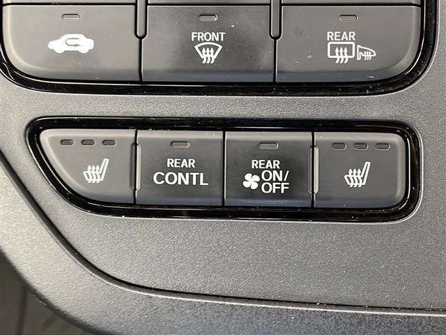 【運転席操作部】『運転席周辺の装備』の画像になります。快適なドライブを楽しむための機能が装備されています！運転席から触れるので使いやすいです！