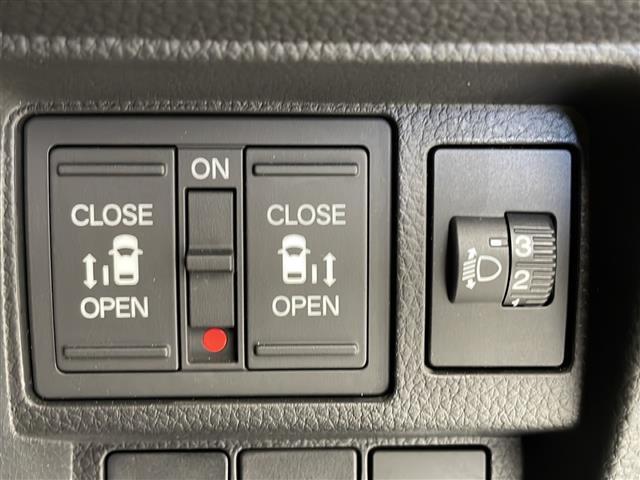 【運転席操作部】『運転席周辺の装備』の画像になります。快適なドライブを楽しむための機能が装備されています！運転席から触れるので使いやすいです！