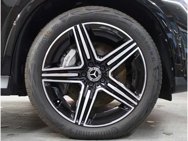 さらには360°カメラ＆レーダーセーフティパッケージが安全運転を全面的にサポートし事故を未然に防いでくれます！！