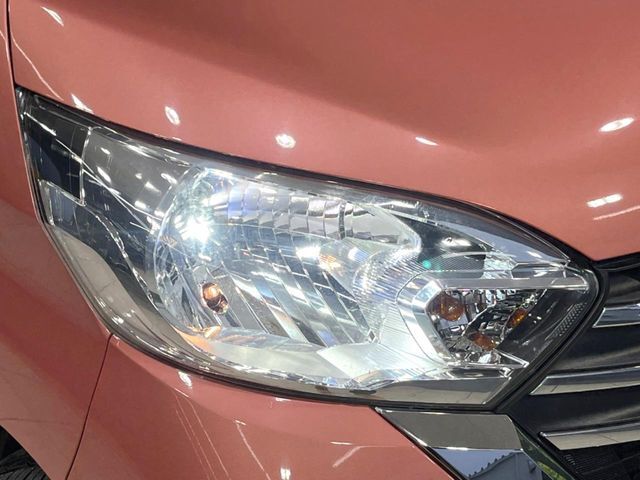 【LEDヘッドライト】悪天候や夜間走行時も良好な視界を確保し安心して運転できる高輝度LEDヘッドライトを装備！点灯速度が早く、消費電力も抑えられています。