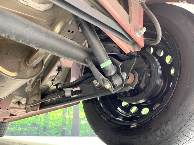 お車を安心してお乗りいただく為には、足回りの定期点検が欠かせません。サービスサポート（有償保証）では無料点検もご提供しており、安心のカーライフをお過ごしいただけるサポート体制が整っています。