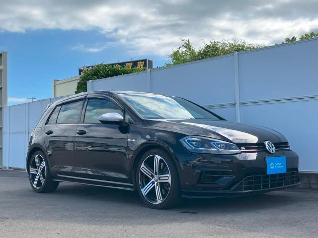 高強度ボディ×衝撃吸収構造で、万が一にも備えた安心設計。Volkswagenならではの安全性能です。