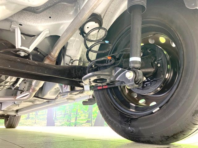 お車を安心してお乗りいただく為には、足回りの定期点検が欠かせません。サービスサポート（有償保証）では無料点検もご提供しており、安心のカーライフをお過ごしいただけるサポート体制が整っています。