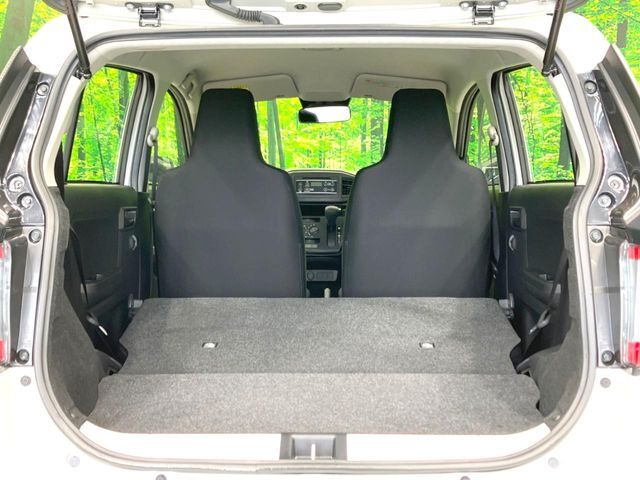 普段のお買い物や通勤、送迎等に十分な荷室スペースを確保しております。セカンドシートを倒すと、大きな荷物の積載も可能です♪