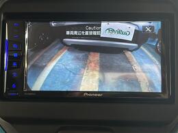 【バックモニター】後ろのカメラの映像をモニターに映し出すことができます！後方の見えない死角や、障害物との距離感をしっかり確認することができます！駐車が苦手な方におすすめです。