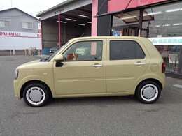 お車を見られる際には是非エンジンルームもチェックしてみてください！その仕上がりに驚かれるはずです！！