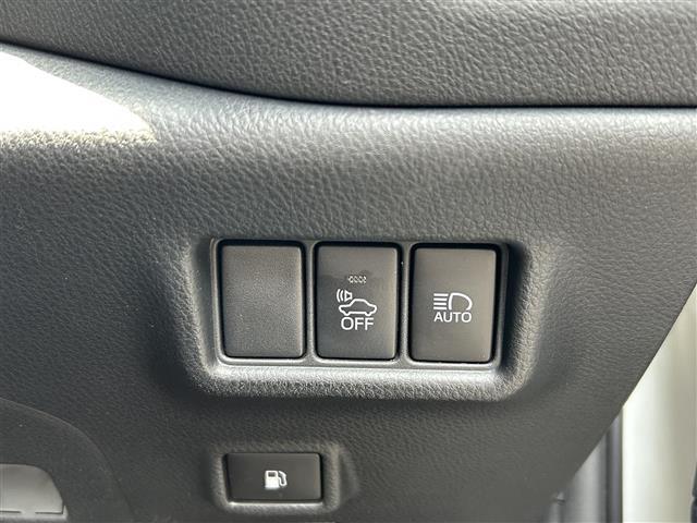 気になる車はすぐにお問い合わせください！画面右側の0066から始まる無料ダイヤルからお問い合わせ下さい！専門スタッフがお車のご質問にお答えいたします！