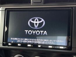 【純正ナビ】人気の純正ナビを装備しております。ナビの使いやすさはもちろん、オーディオ機能も充実！キャンプや旅行はもちろん、通勤や買い物など普段のドライブも楽しくなるはず♪