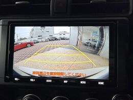 【バックカメラ】駐車時に後方がリアルタイム映像で確認できます。大型商業施設や立体駐車場での駐車時や、夜間のバック時に大活躍！運転スキルに関わらず、今や必須となった装備のひとつです！