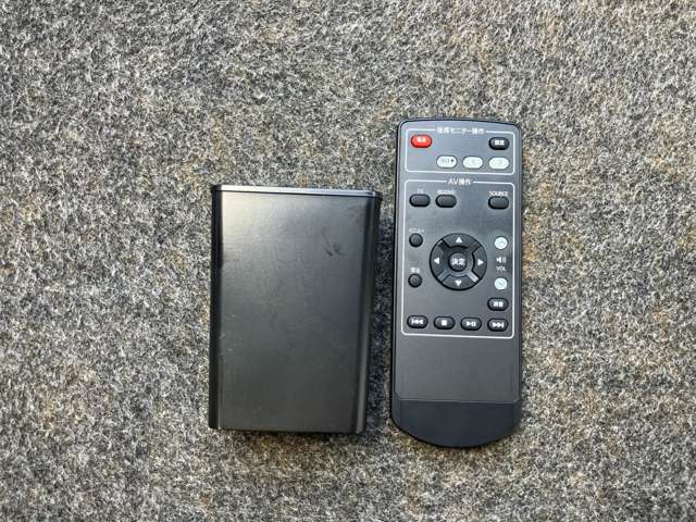 後席モニタ-専用リモコンスイッチ。