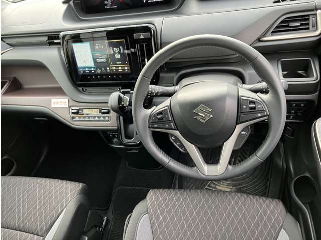 操作しやすいステアリング！