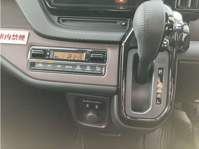 操作しやすいシフトレバー。