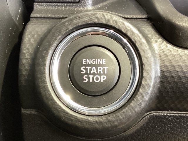 ワンプッシュでエンジンのスタート、ストップが出来て便利です。